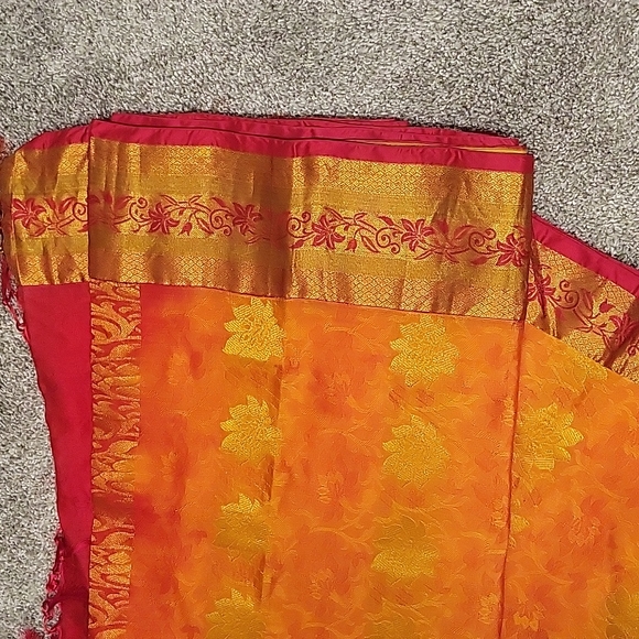 Kanchivaram Silk Saree - Picture 6 of 8
